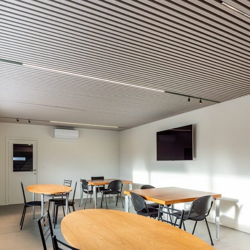 Nieuwe refter met vilten plafond